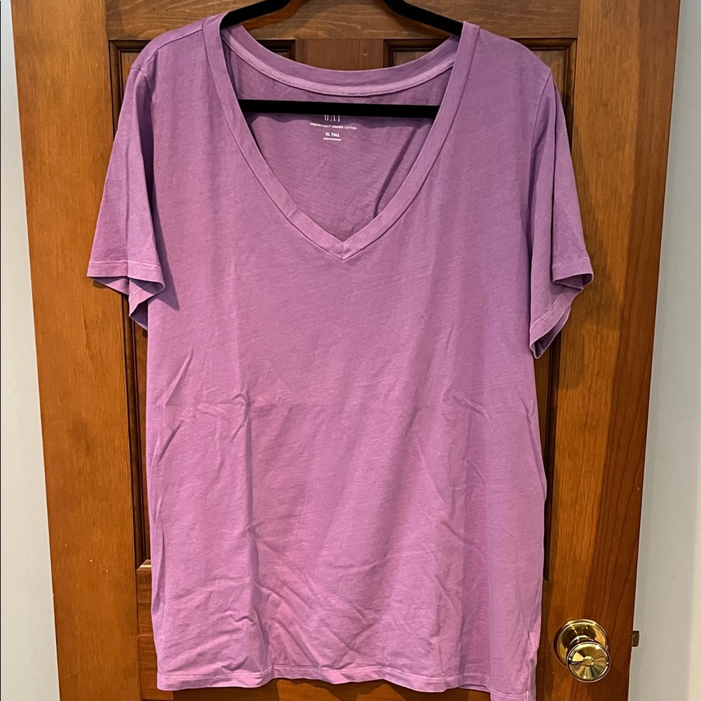 GAP V-Neck Tee